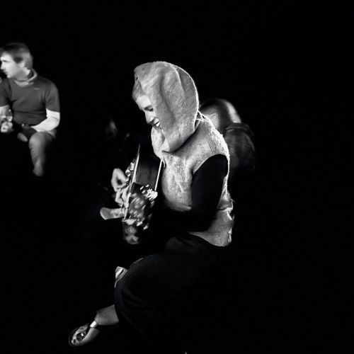 Eva Lynn mit Kaputze