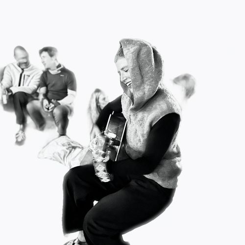 Eva Lynn scharz weiss auf weiss